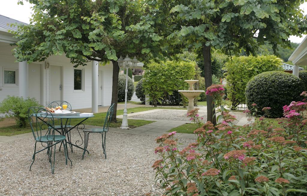 Hotel Grand Confort Le Moulin Rouge Terrasson Εξωτερικό φωτογραφία